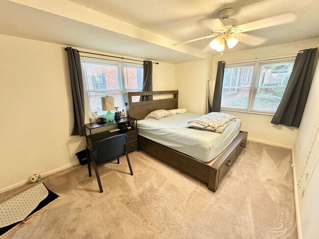 Building Photo - Sail into this 2BR 1BA at the Mayflower Condominiums in Alexandria includes utilities