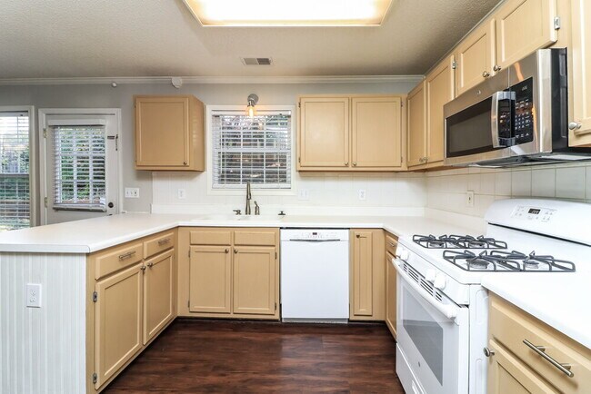 Building Photo - 3848 Sunview Dr NW