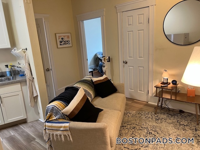 Building Photo - 55 Park Dr