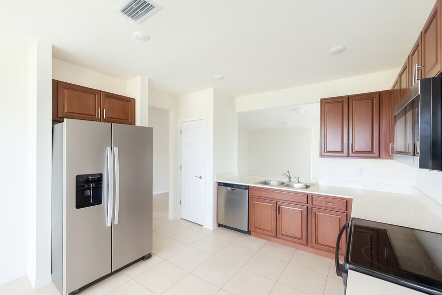 Building Photo - 211 NE 20th St