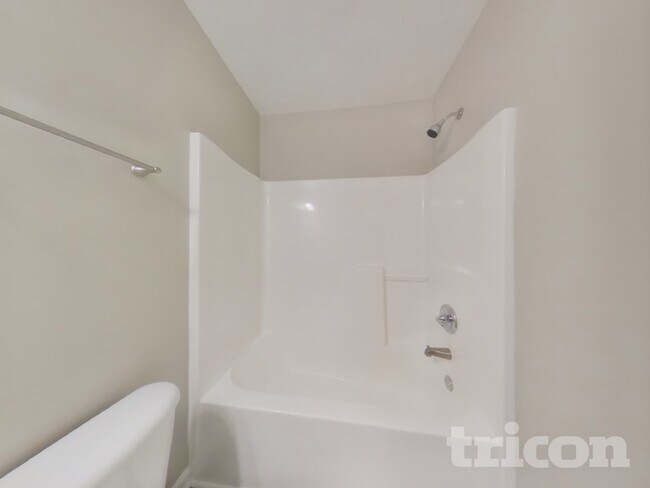 Building Photo - 3120 Far Emerald Land