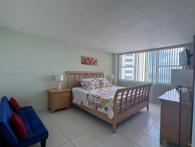 Building Photo - 3180 S Ocean Dr