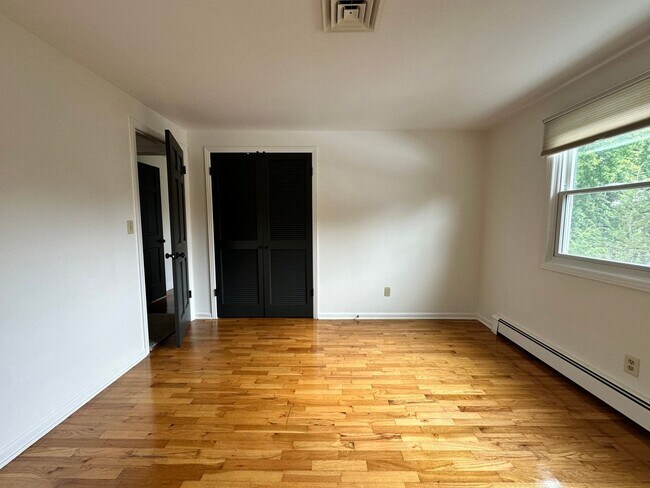 Building Photo - Four Bedroom Two and a Half Bath home avai...