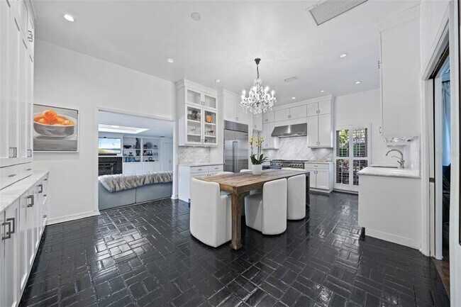 Building Photo - 3301 W Morrison Ave