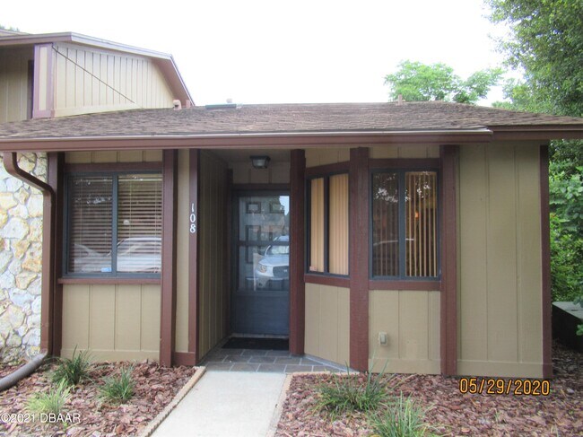 Primary Photo - 108 E Baywood Square