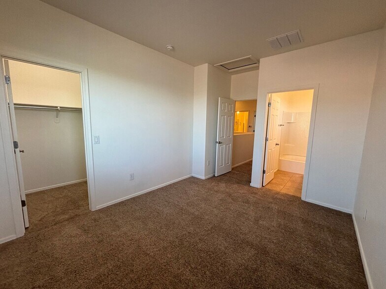 Building Photo - 12553 N Green Oak Dr