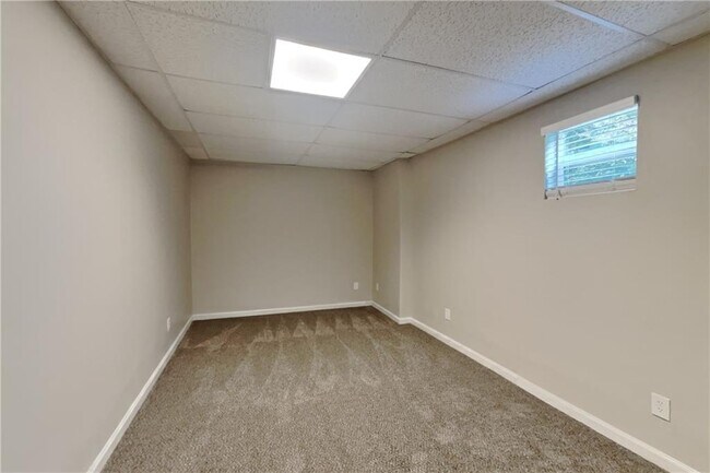 Building Photo - 1294 Log Cabin Ln SE