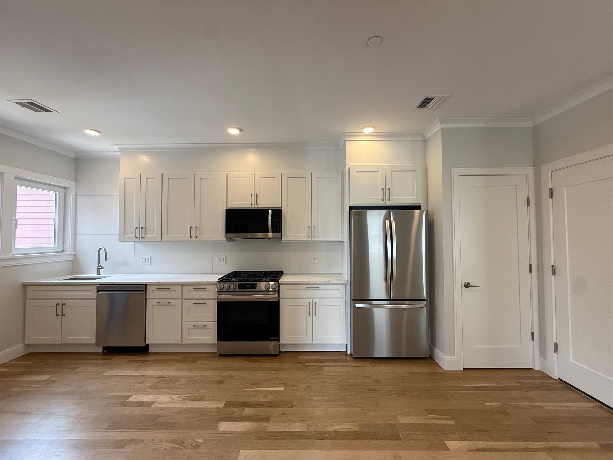 Building Photo - 35 Gore St