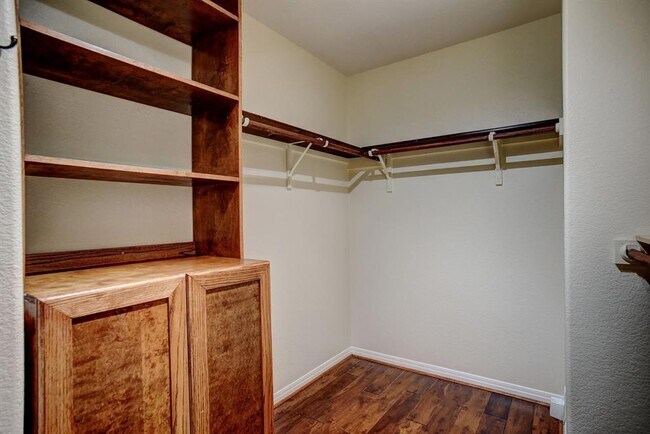 Building Photo - 208 Wildcat Dr