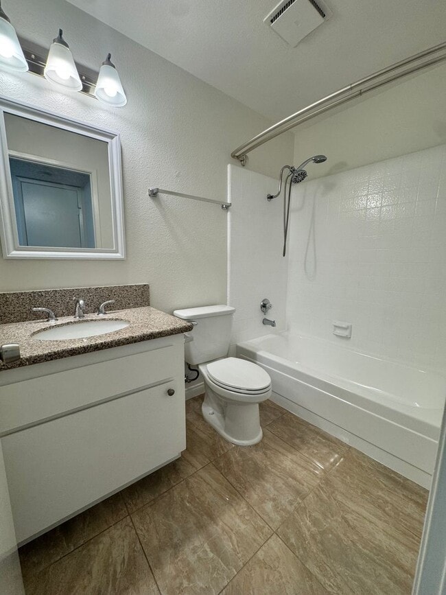 Building Photo - 17762 Paseo Cir