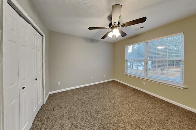 Building Photo - 1719 Silverchase Dr SW