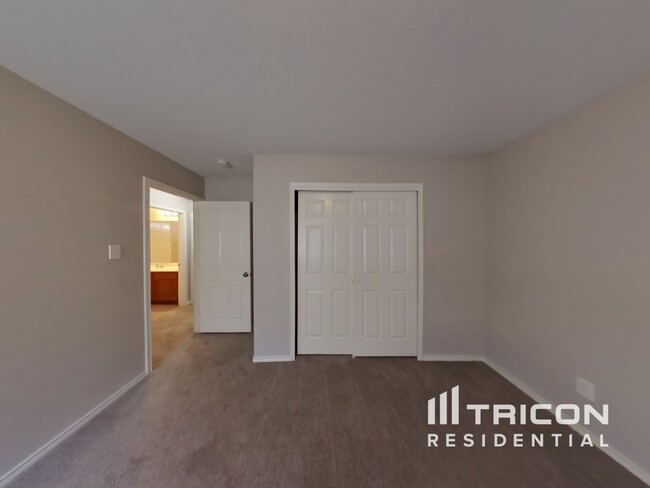 Building Photo - 10411 Trotters Bay