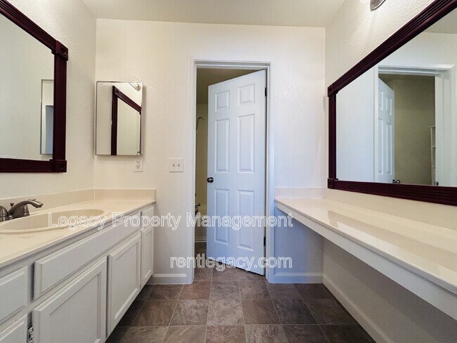 Building Photo - 232 Redstone Cir