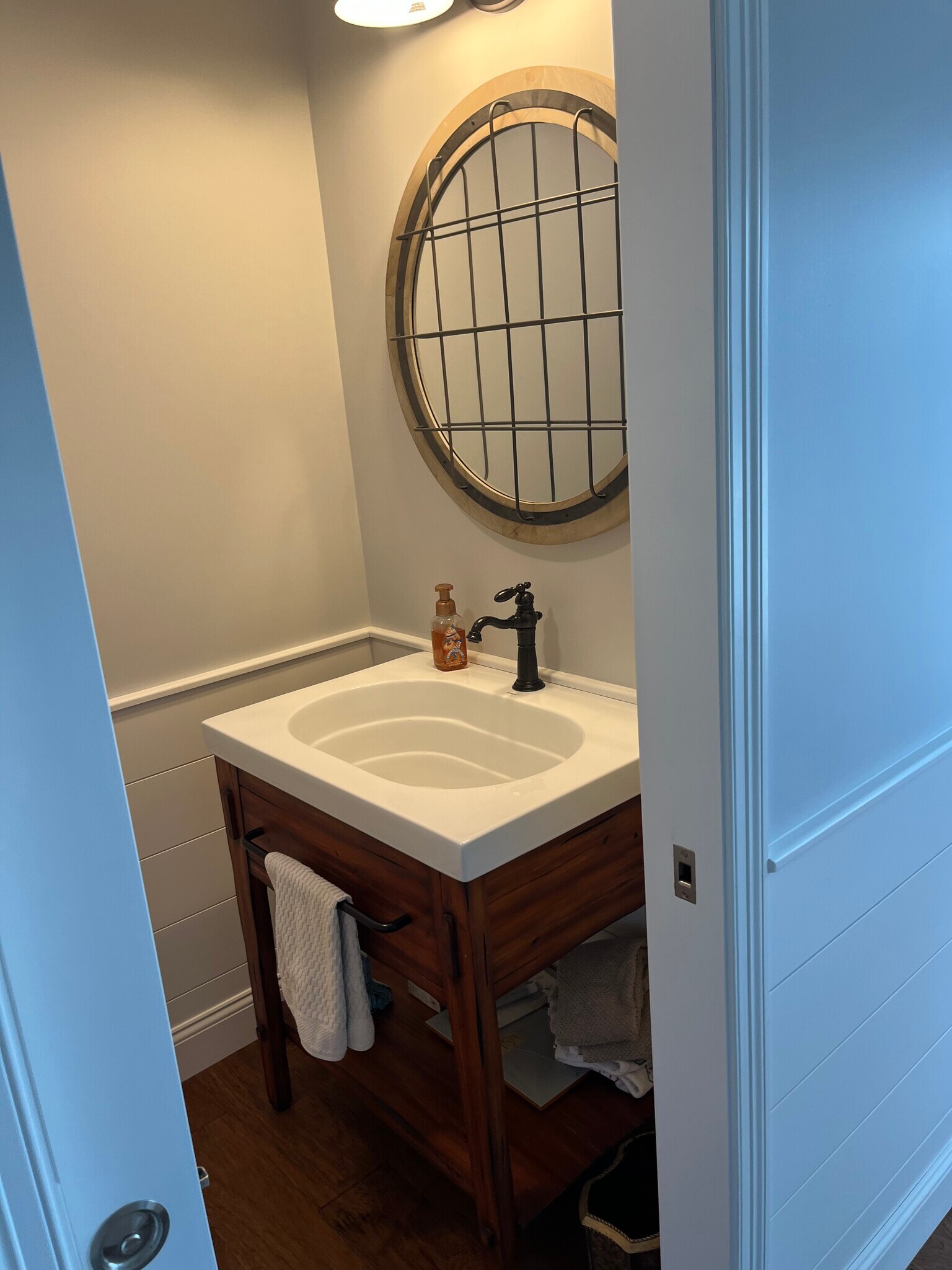 Building Photo - 2 1/2 Dumas Ave