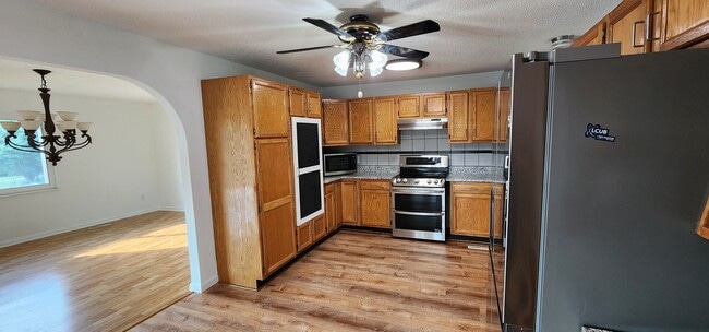 Building Photo - 169 Valleyview Dr