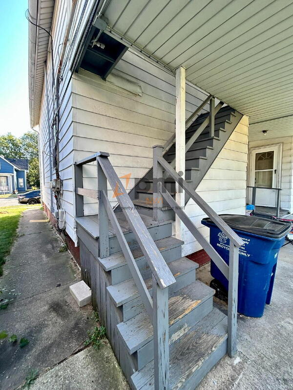 Building Photo - 1209 1/2 Ohio Street