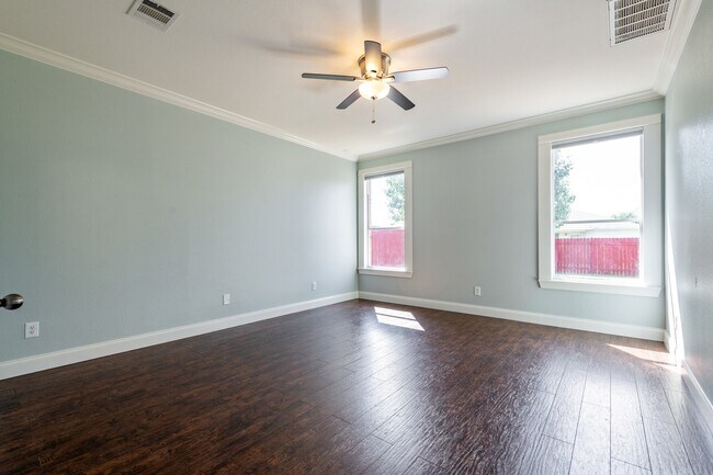 Building Photo - Gorgeous Upgraded Home in Villages at Hidd...