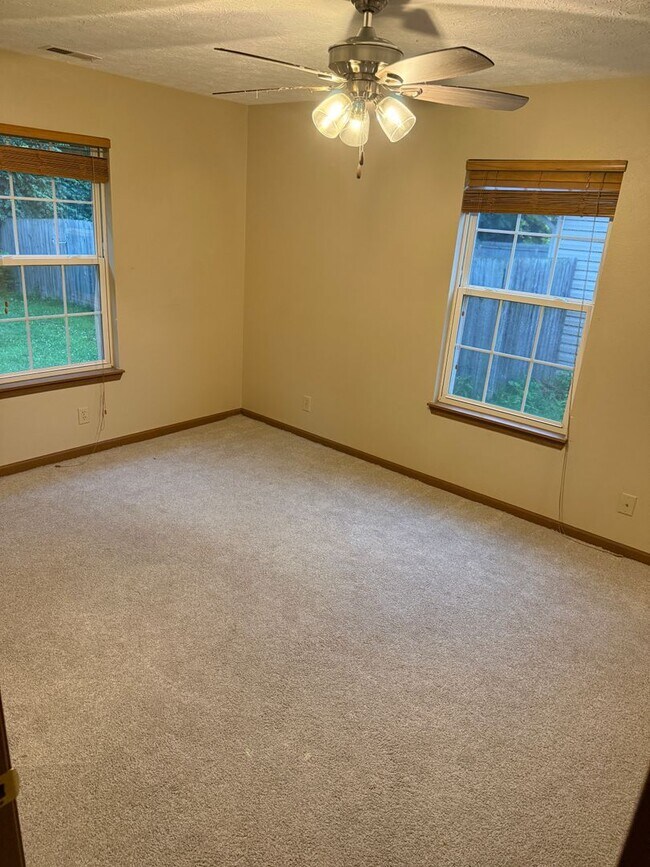 Building Photo - 3140 Stratus Dr