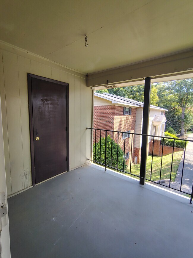 Building Photo - 1100 Skyland Dr