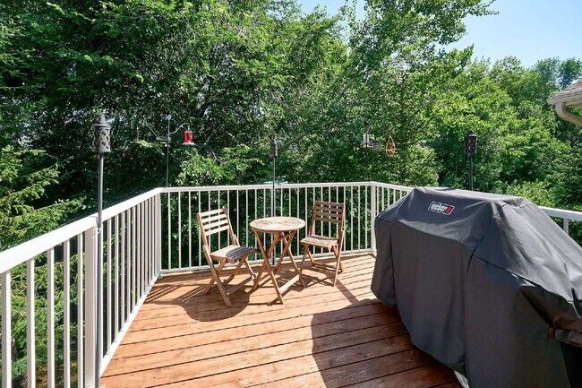 Building Photo - Spacious 4-Bedroom, 4 Bathroom Plymouth Townhouse with Cozy Fireplace - 2510 Sq Ft of Comfort!