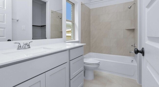 Building Photo - 535 Oakview Bend Dr