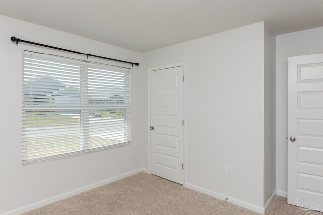 Building Photo - 7486 Oak Lake Blvd
