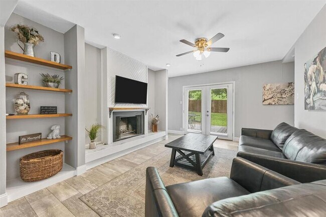 Building Photo - 6209 Calmont Ave