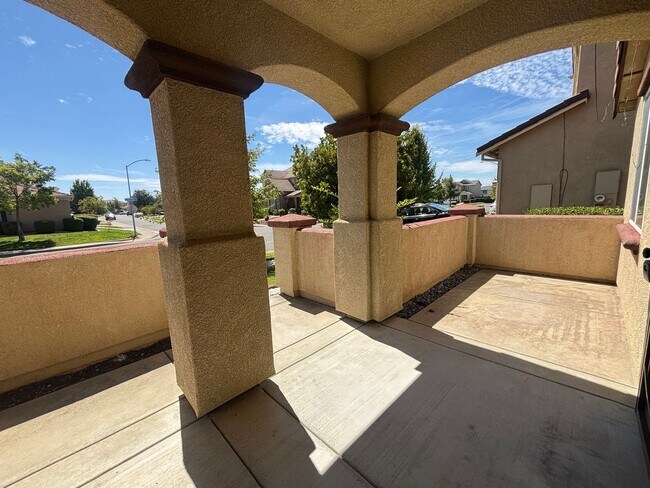 Building Photo - 12011 Country Garden Dr