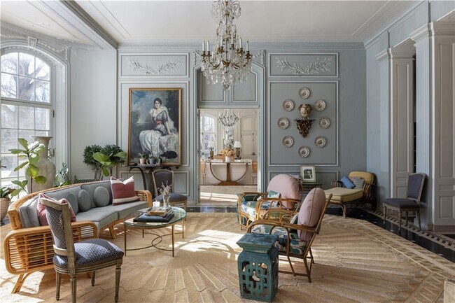 Building Photo - 115 Narragansett Ave