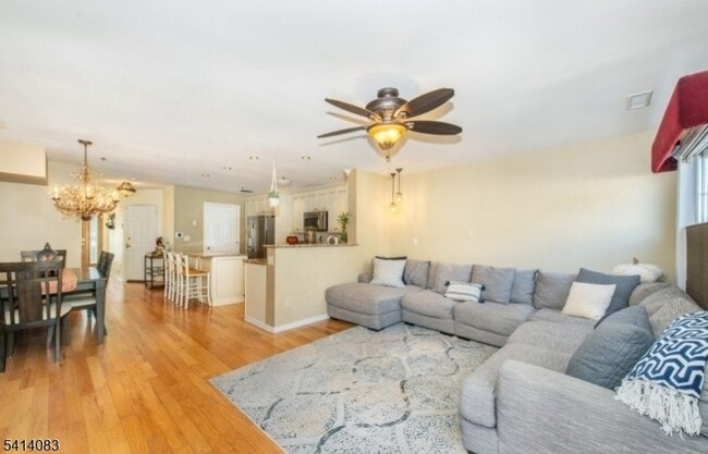 Building Photo - 20 S Midland Ave