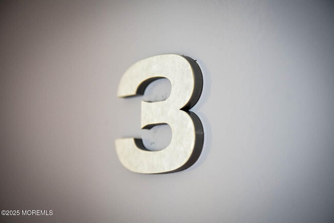 Building Photo - 209 Bond St