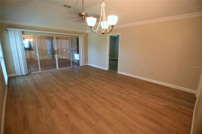 Building Photo - 1098 Villa Ln