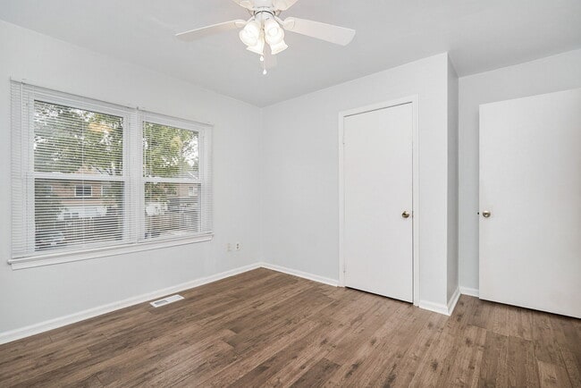 Building Photo - 5213 Clover Hill Dr