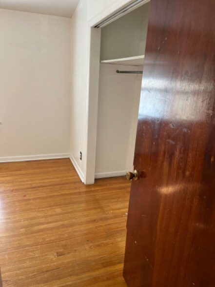 Building Photo - 729 Glensford Dr