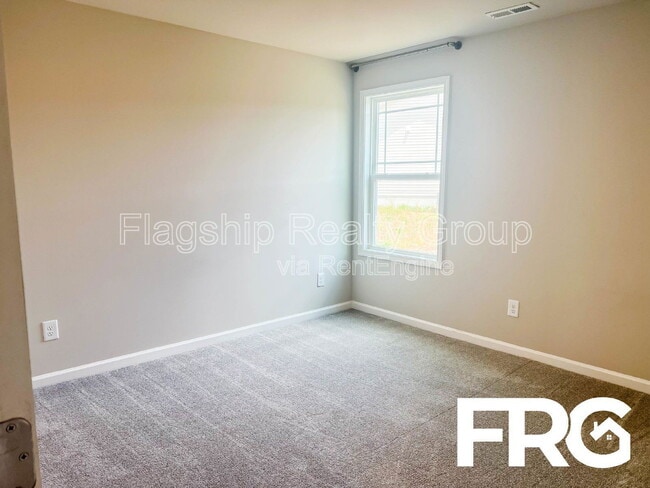 Building Photo - 102 Michael Thomas Pl