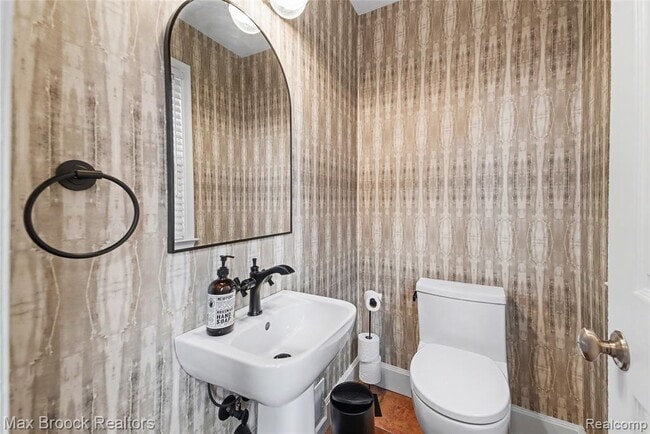 Building Photo - 758 Chester St