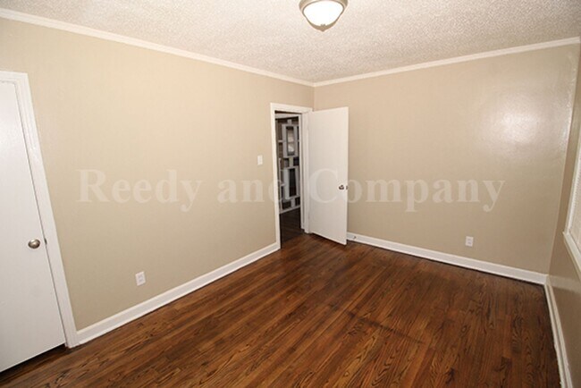 Building Photo - 1023 Waring Rd