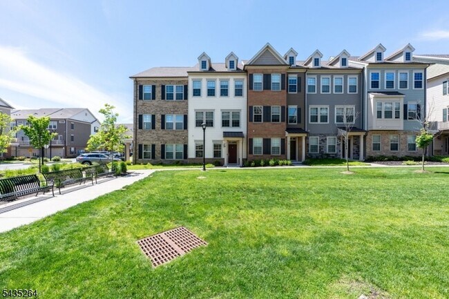 Building Photo - 18 Cortland Ct
