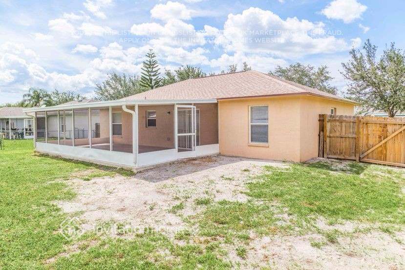 Building Photo - 15562 Horseshoe Ln