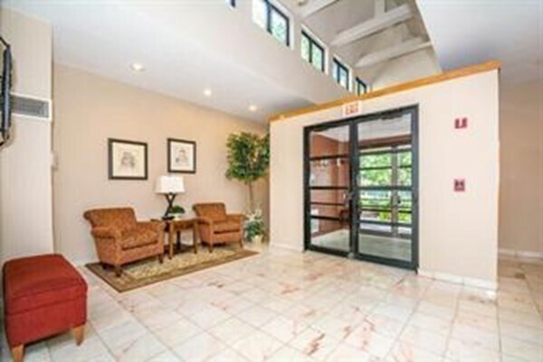 Building Photo - 200 Ledgewood Dr