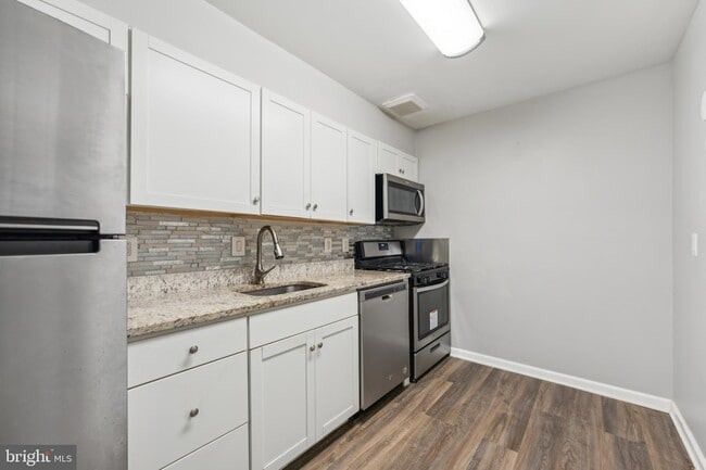 Building Photo - 10724 West Dr