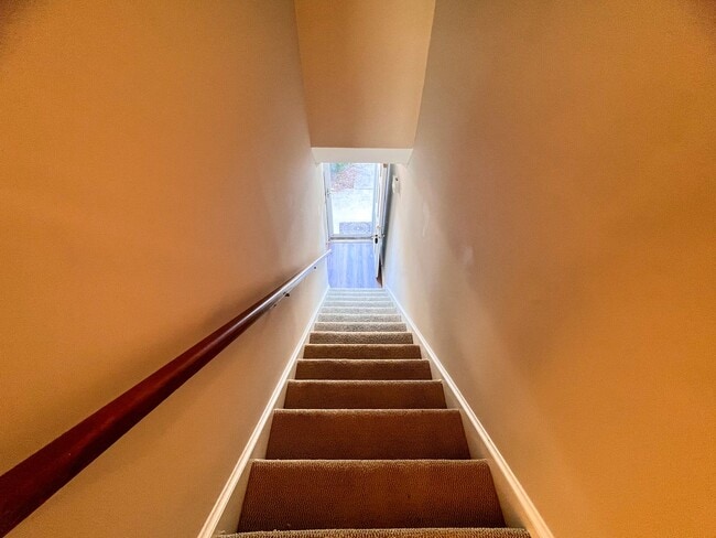 Building Photo - Charming Brick Townhome in Clemmons/Winston Salem w/ Community Pool!