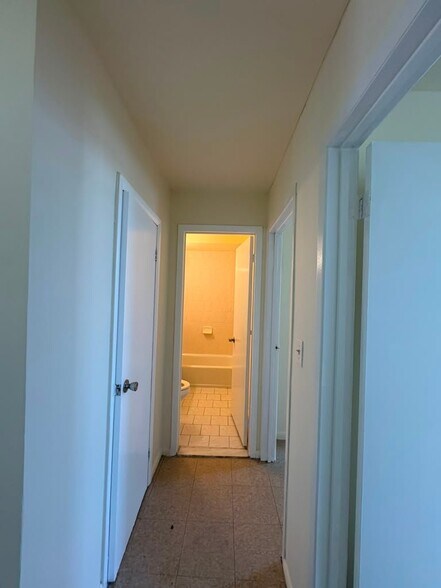 Building Photo - 185 Valentine Ln