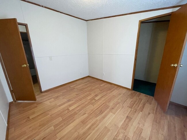 Building Photo - 3 BR, 2 BA doublewide in Pikeville!