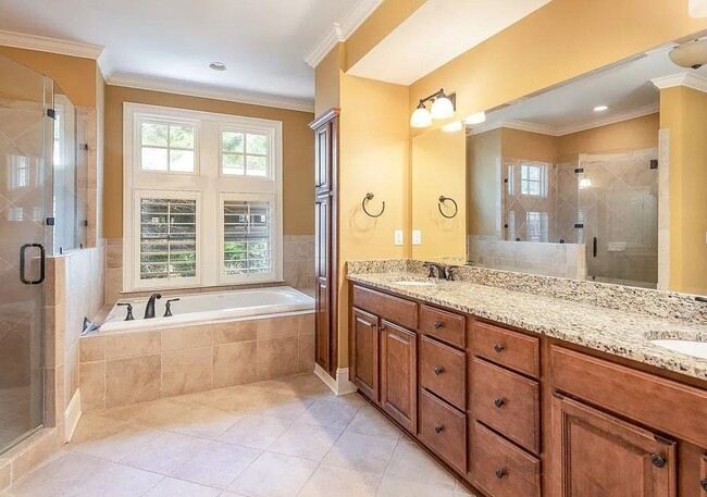 Building Photo - 1111 Regency Dr