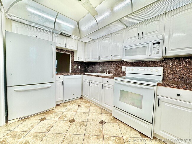 Building Photo - 2871 N Ocean Blvd