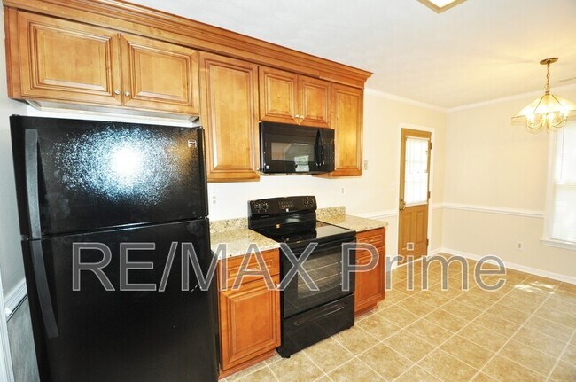 Building Photo - 1128 Hazel Ave