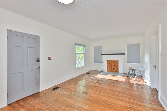 Building Photo - 340 Moffett Ct N