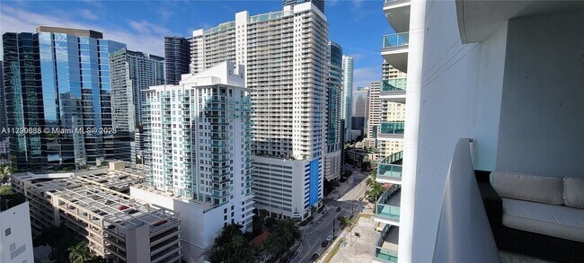 Building Photo - 1331 Brickell Bay Dr