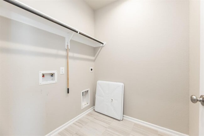 Building Photo - 2511 Manor Valley Ct